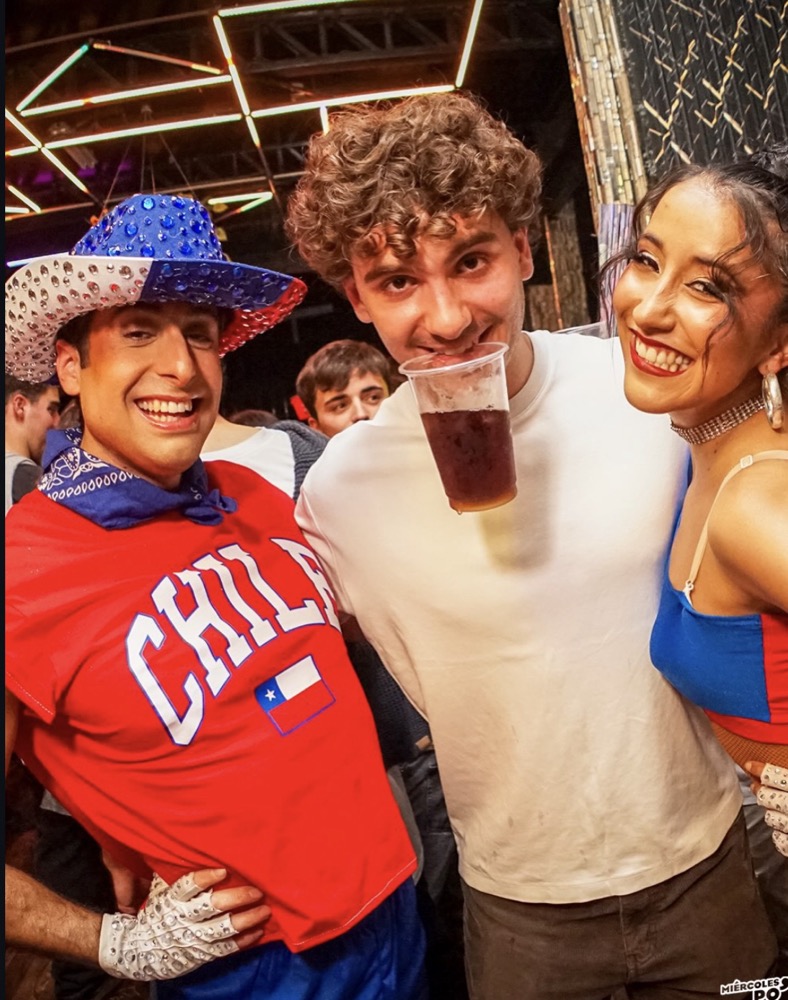 Guests celebrating at a Miércoles Po night in Chile